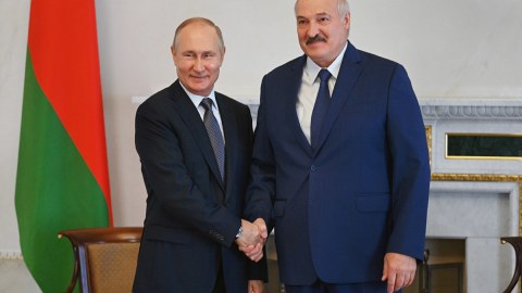 Lukaşenko Rusiyada Putinlə görüşdü