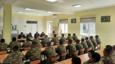 Komitə rəsmiləri hərbi HİSSƏDƏ