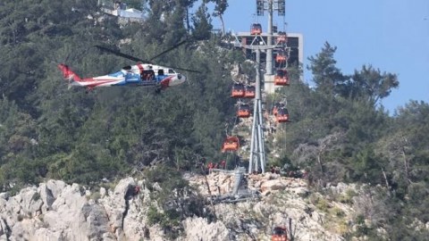Antalyada kanat qəzası - Təxliyə başa çatdı