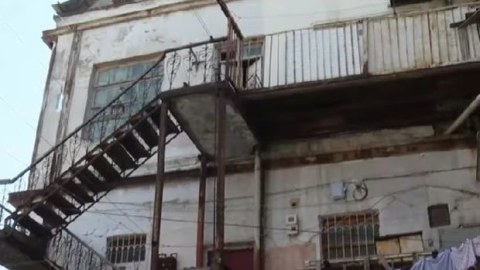 131 yaşlı tarixi bina qəzalı vəziyyətdədir - VİDEO 