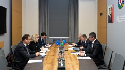 Rəşad Nəbiyev Aİ nümayəndəsi ilə Orta Dəhlizdən danışdı