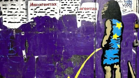 Gürcüstanda "xarici agentlər" qalmaqalı: Məşhur şəkil yenidən gündəmdə