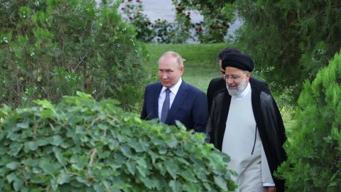 Putinlə Rəisi arasında telefon danışığı