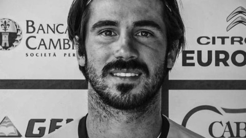 Oyun zamanı infarkt keçirən futbolçu öldü