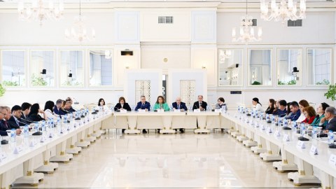 Parlamentdə sağlam ailə modeli müzakirə edildi 
