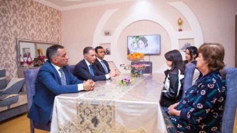 Nazir Ağdaşda şəhid ailəsini ziyarət etdi