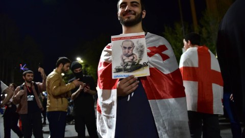 Gürcüstanda etirazlar gecə də davam edib - FOTO