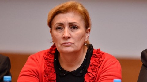 Deputat özəl məktəblərin təhsil haqlarından NARAZIDIR