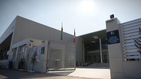 Bakıda bağlanan liseydə təhsil haqları 