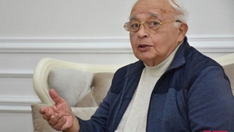Xalq yazıçısı Elçin əməliyyat edildi 