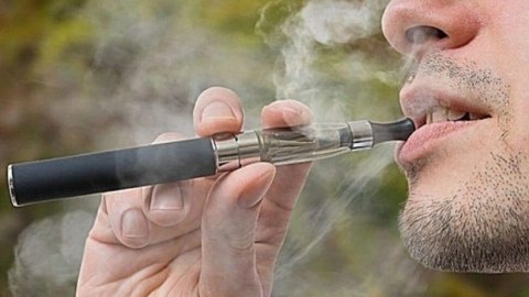 Azərbaycanda elektron siqaretlər qadağan oluna bilər