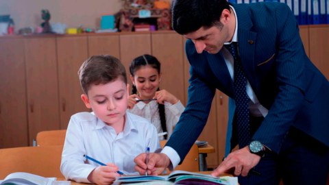 İş yerini dəyişmək istəyən müəllimlərin vakansiya seçimi başlayıb