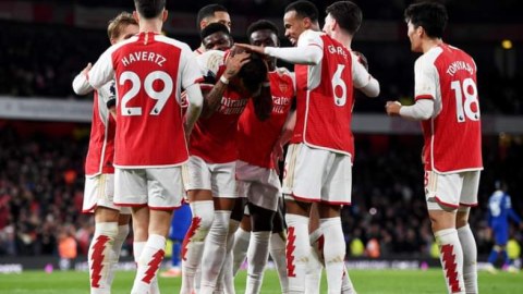 "Arsenal" "Çelsi"ni darmadağın etdi