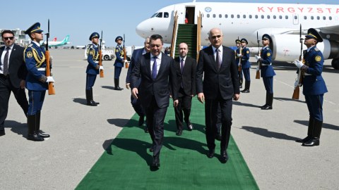Qırğızıstan prezidenti Azərbaycana GƏLDİ