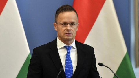 Macarıstanın xarici işlər naziri Azərbaycana gəlir