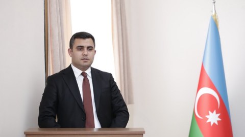 Yeni Baş nazir kollektivə təqdim edildi