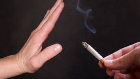 Uşaqların siqaret çəkməsi ilə bağlı ciddi xəbərdarlıq
