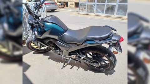 Polisə tabe olmayan motosiklet sürücüsü narkotik daşıyırmış - FOTO