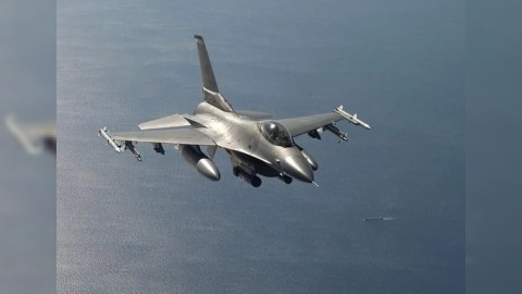 Ukrayna ilk F-16-ları nə vaxt təhvil alacaq?