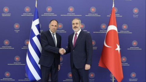 Hakan Fidan yunan həmkarı ilə görüşdü 