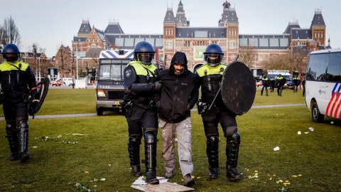 Amsterdamda nümayiş - 100-dən çox fəal saxlanıldı