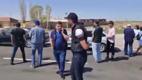 Etirazçılar Ermənistan-İran yolunu bağladı