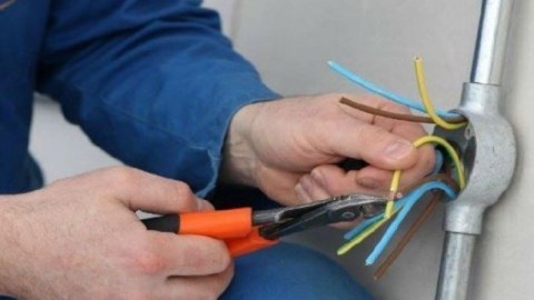 28 yaşlı gənci elektrik cərəyanı vuraraq öldürdü