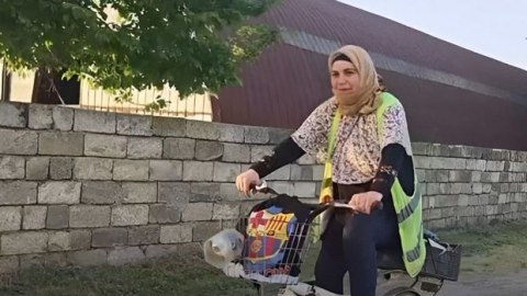 Masallıda işə velosipedlə gedib-gələn yeganə qadın - VİDEO