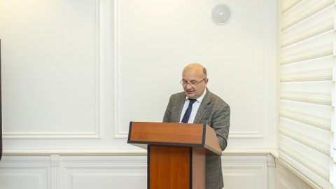 Jurnalist deputatı məsuliyyətsiz adlandırdı