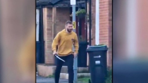 Londonda kişi xəncərlə insanlara hücum edib - Yaralılar var