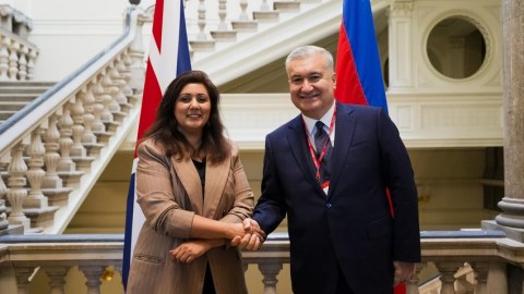 Səfir britaniyalı nazirlə görüşdə...