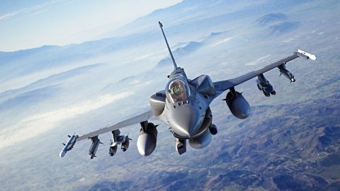 İlk F-16-lar Pasxadan sonra Ukraynada olacaq