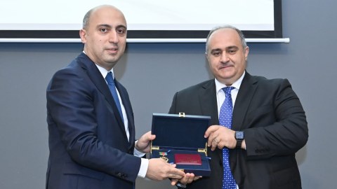 Prezident BSU-nun rektorunu təltif etdi