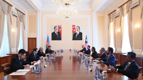 Əli Əsədov Malayziyanın Parlament Senatının prezidenti ilə görüşdü