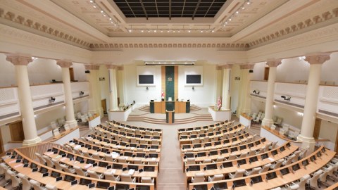 Etirazlara görə parlamentin bütün iclasları LƏĞV OLUNUB