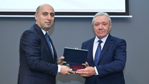 Prezident rektoru təltif etdi - FOTO