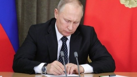 Putin vahid gömrük tranzitinə dair sazişin imzalanmasını təsdiqlədi
