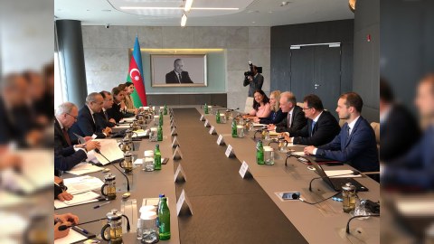 Avropa rəsmisi Bakıda COP29-dan danışdı