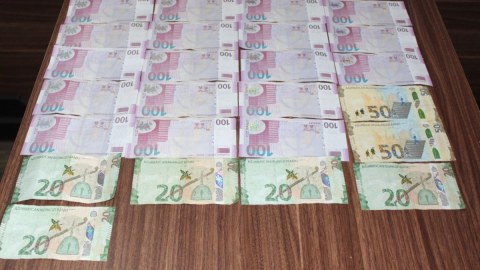 Mağaza sahibinin pulunu oğurlayan müştəri TUTULDU