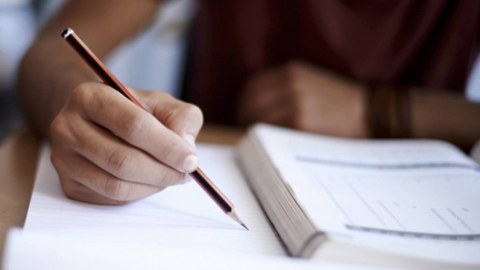 Xaricdə ali təhsil almış 189 nəfər imtahandan keçdi