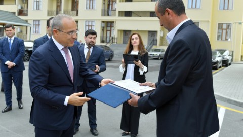 Neftçilərə mənzillər verildi - FOTO