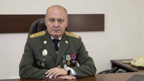 Milli Təhlükəsizlik Xidmətinin eks-direktoru kilsəni dəstəklədi - Paşinyana qarşı