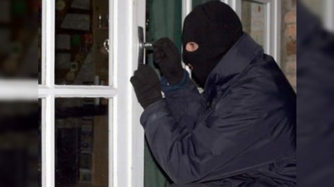 Mühafizə etdiyi binadan oğurluq etdi - Həbs olundu