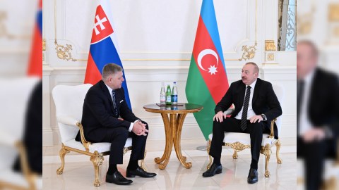 İlham Əliyevin Slovakiyanın Baş naziri ilə təkbətək görüşü başlayıb