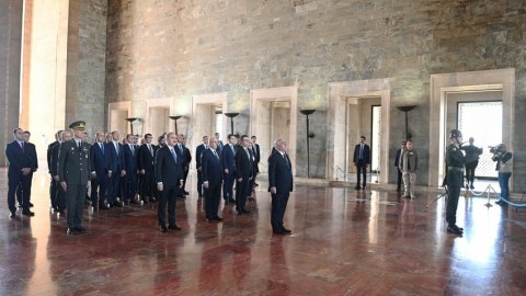 Əli Əsədov Anıtqəbiri ziyarət edib - FOTO