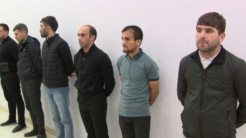 Saxta spirtli içkilər hazırlayanlar saxlanıldı - VİDEO
