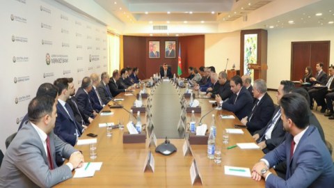 Mərkəzi Bankın sədri sığorta şirkətlərinin rəhbərlərini topladı 