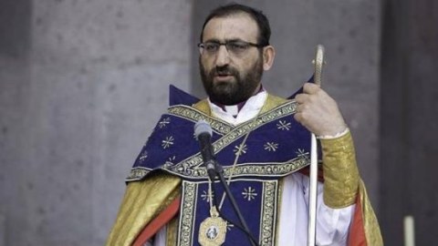 İrəvanda vəziyyət gərginləşdi - Keşiş Milli Təhlükəsizlik Xidmətinə çağırıldı
