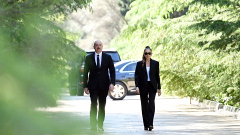 Prezident və birinci xanım Heydər Əliyevin məzarını ziyarət etdi - FOTOLAR