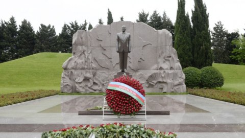 Xalq Heydər Əliyevin xatirəsini ehtiramla anır